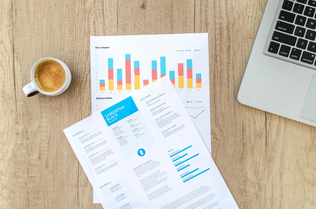 Documentos empresariales organizados para captar inversores y financiación pública en Madrid